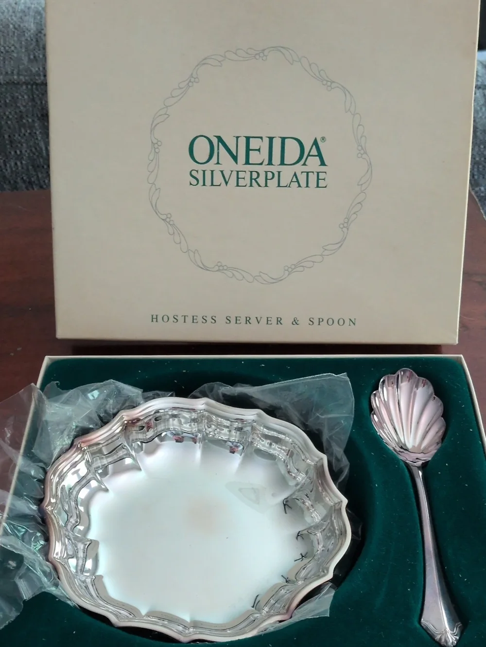 Oneida Silverplate in Box Serving Tray and Spoon  NWT